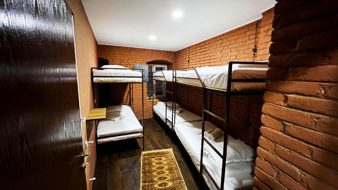 Hostel Pirosmani ティビリシ エクステリア 写真