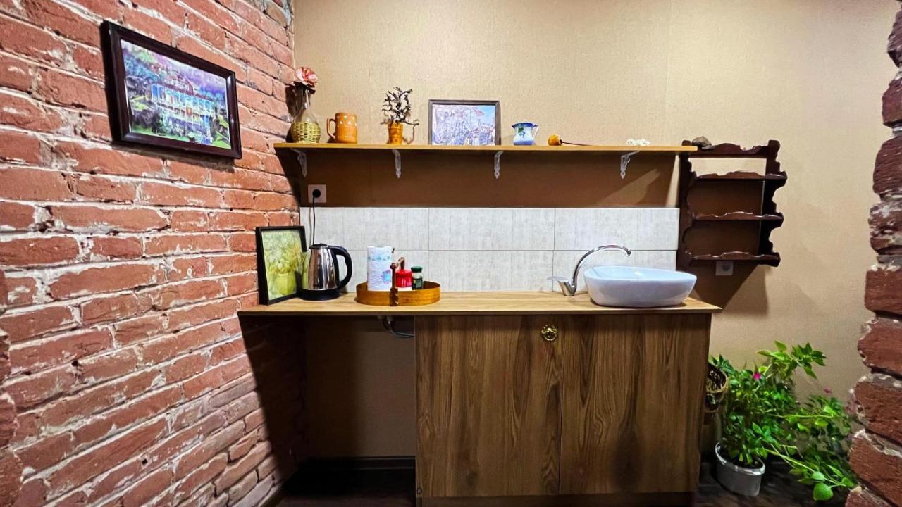 Hostel Pirosmani ティビリシ エクステリア 写真