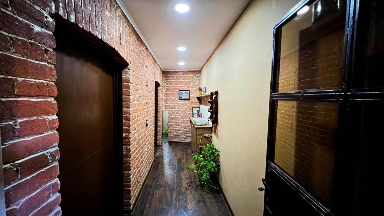 Hostel Pirosmani ティビリシ エクステリア 写真