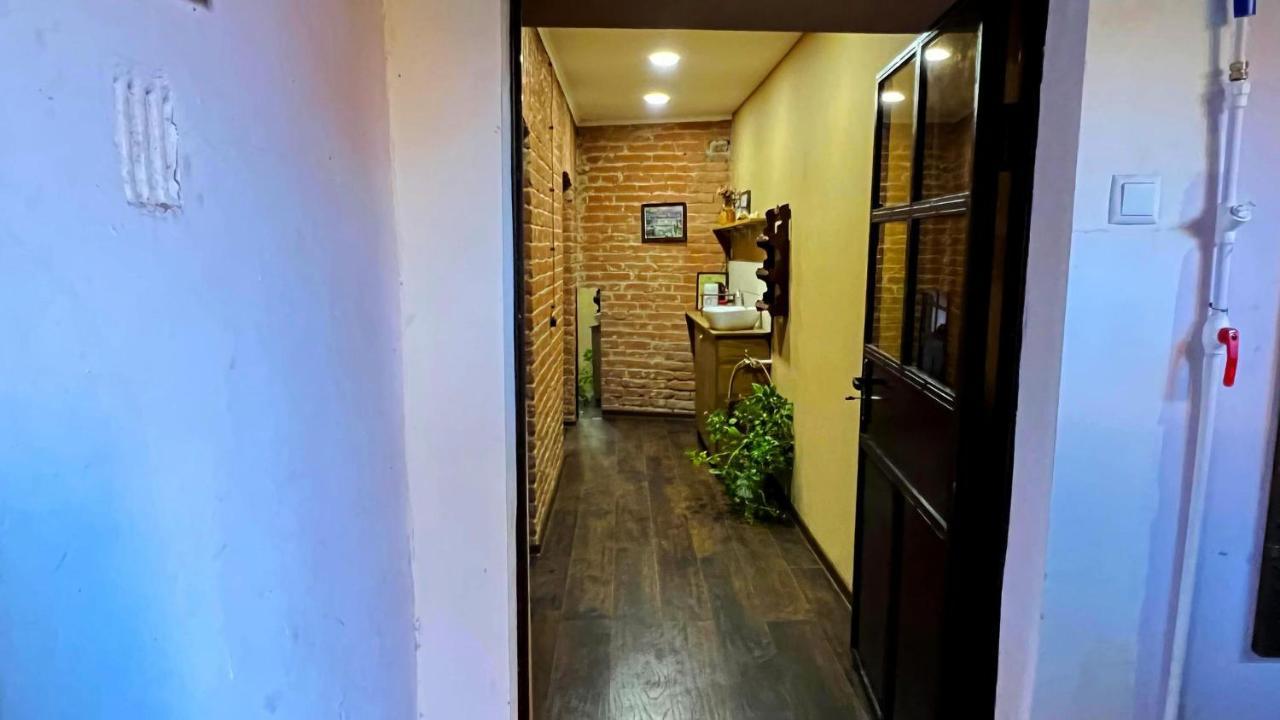 Hostel Pirosmani ティビリシ エクステリア 写真