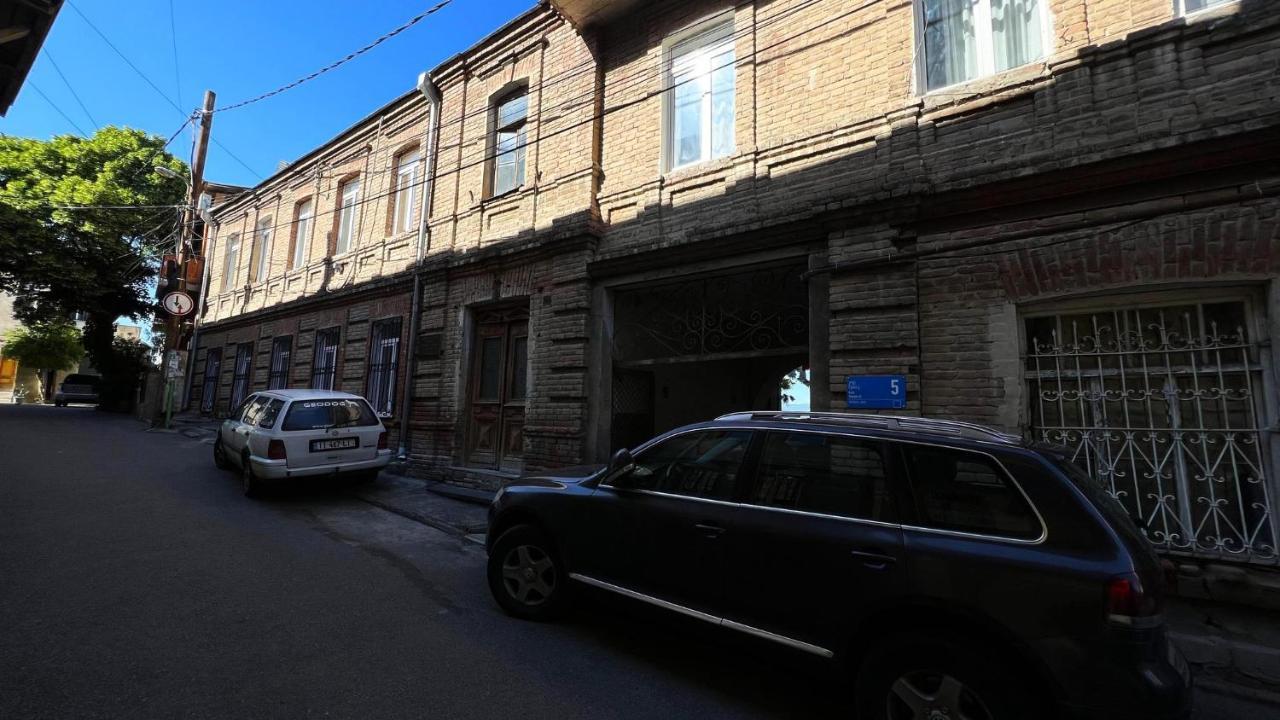 Hostel Pirosmani ティビリシ エクステリア 写真