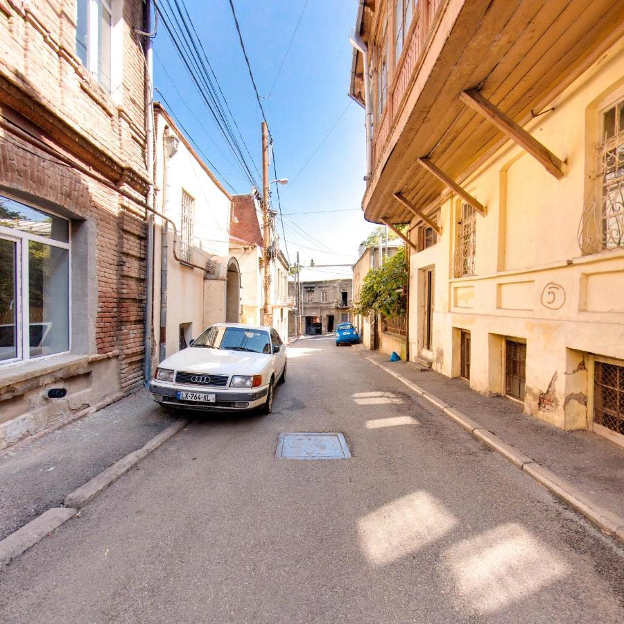 Hostel Pirosmani ティビリシ エクステリア 写真