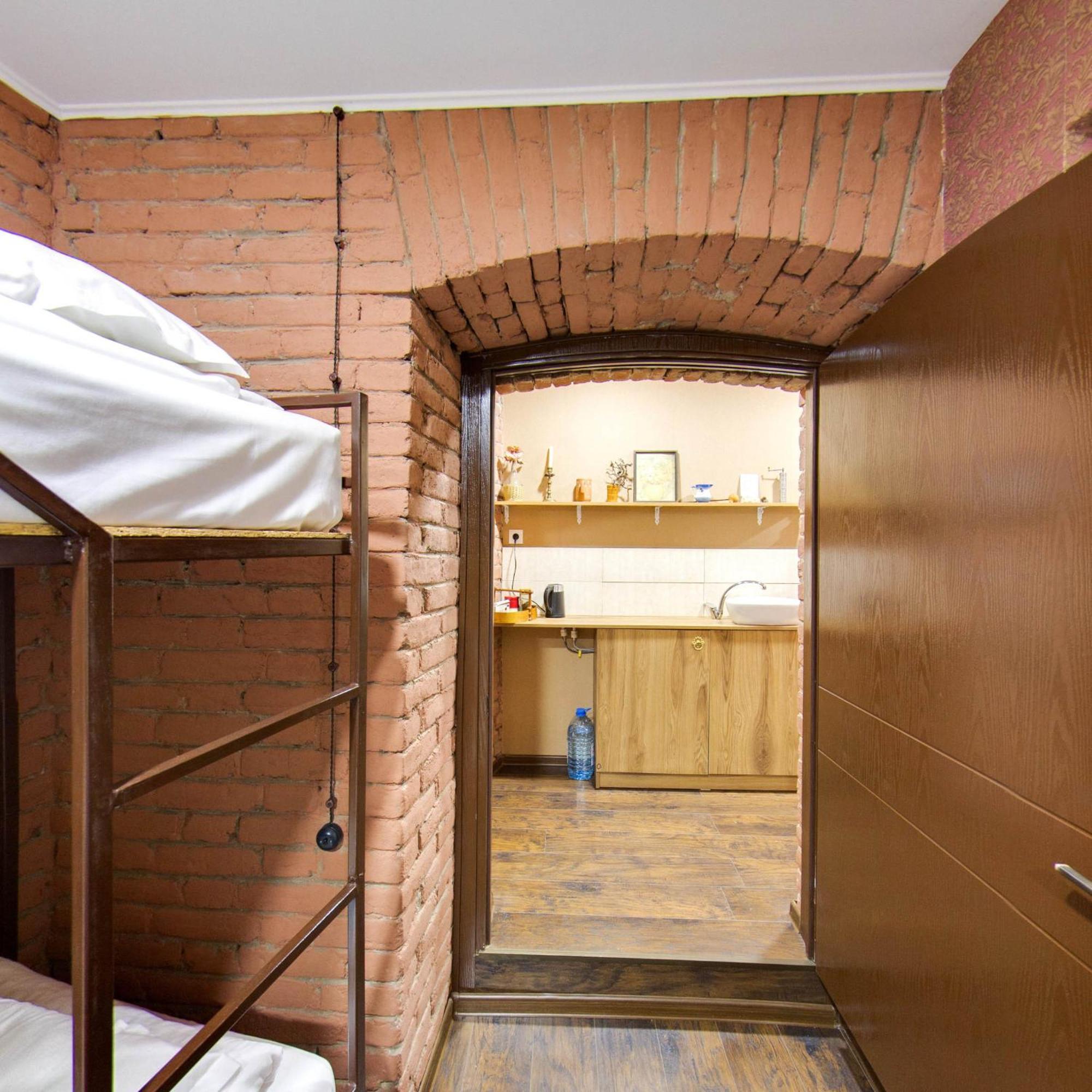 Hostel Pirosmani ティビリシ エクステリア 写真