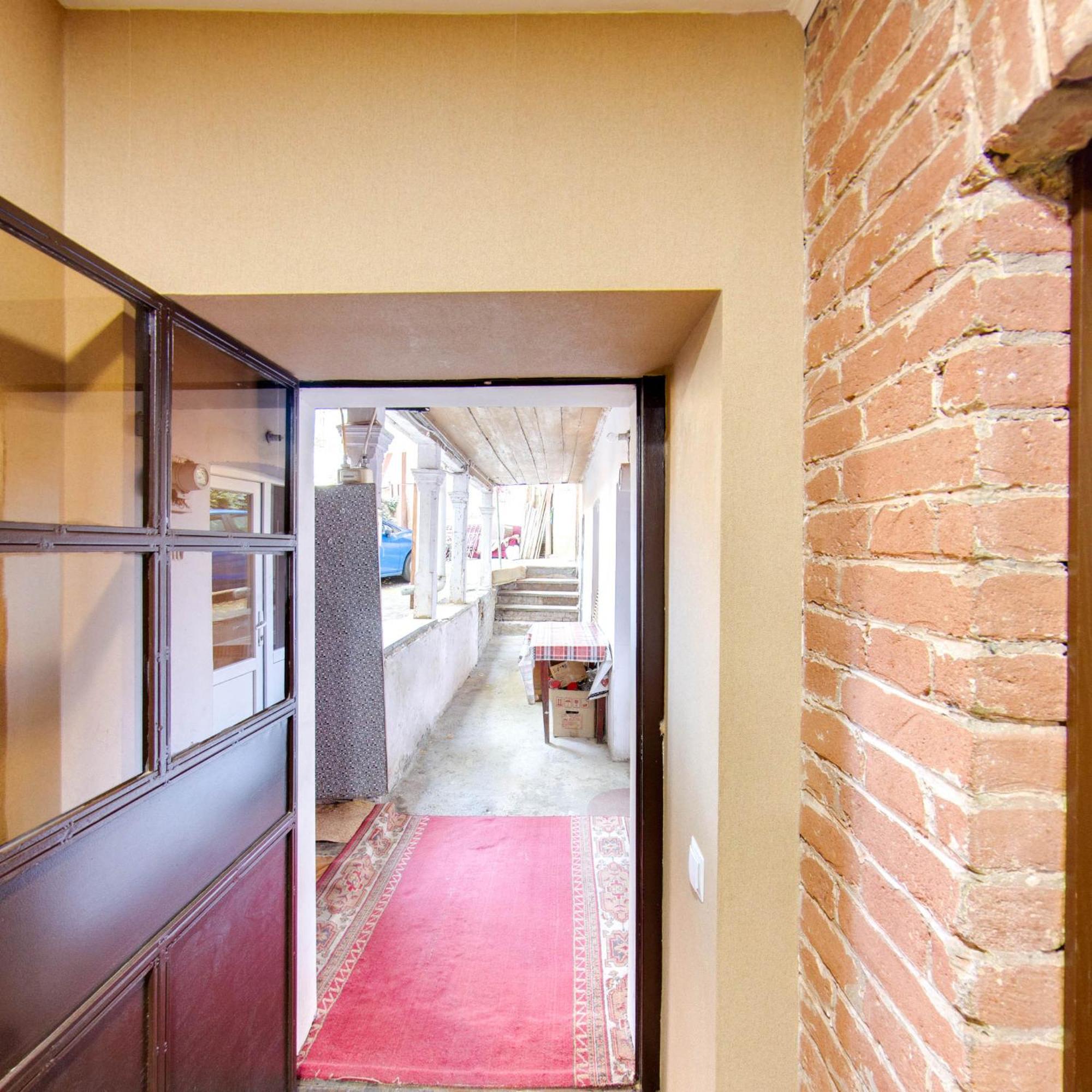 Hostel Pirosmani ティビリシ エクステリア 写真