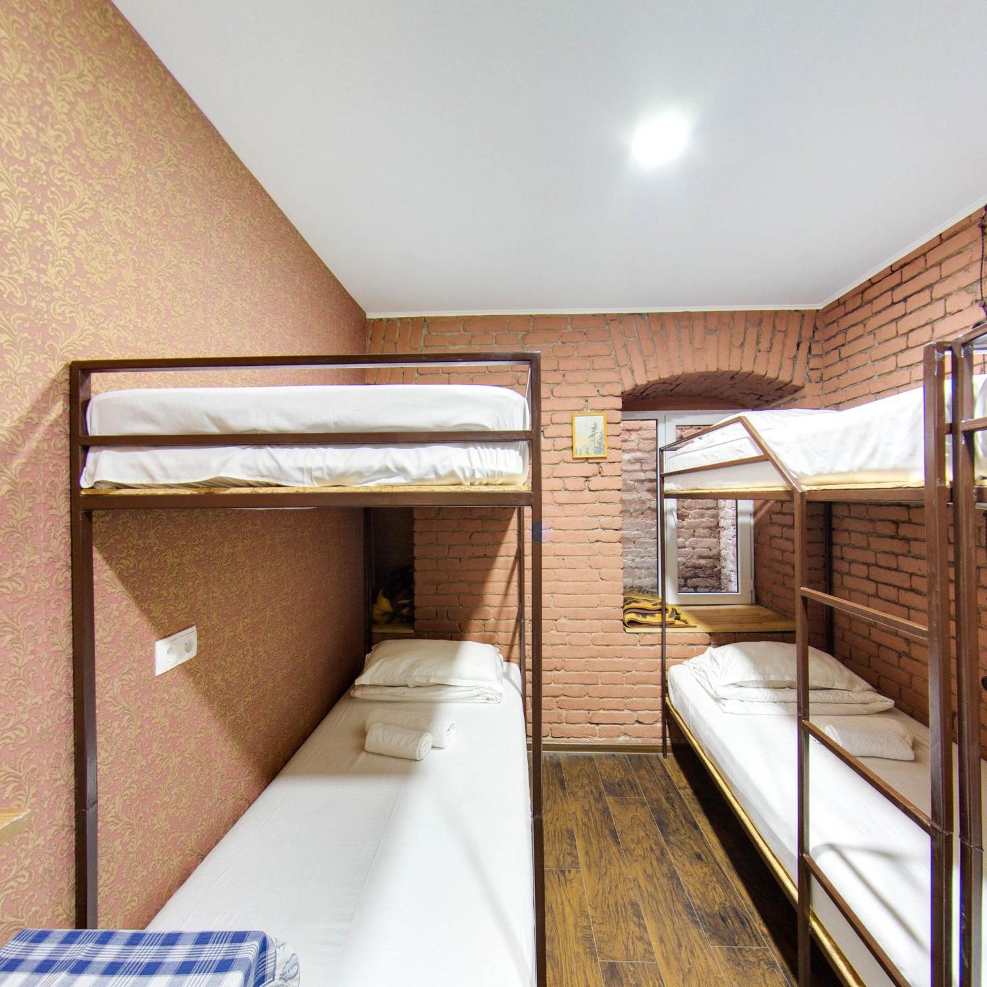 Hostel Pirosmani ティビリシ エクステリア 写真